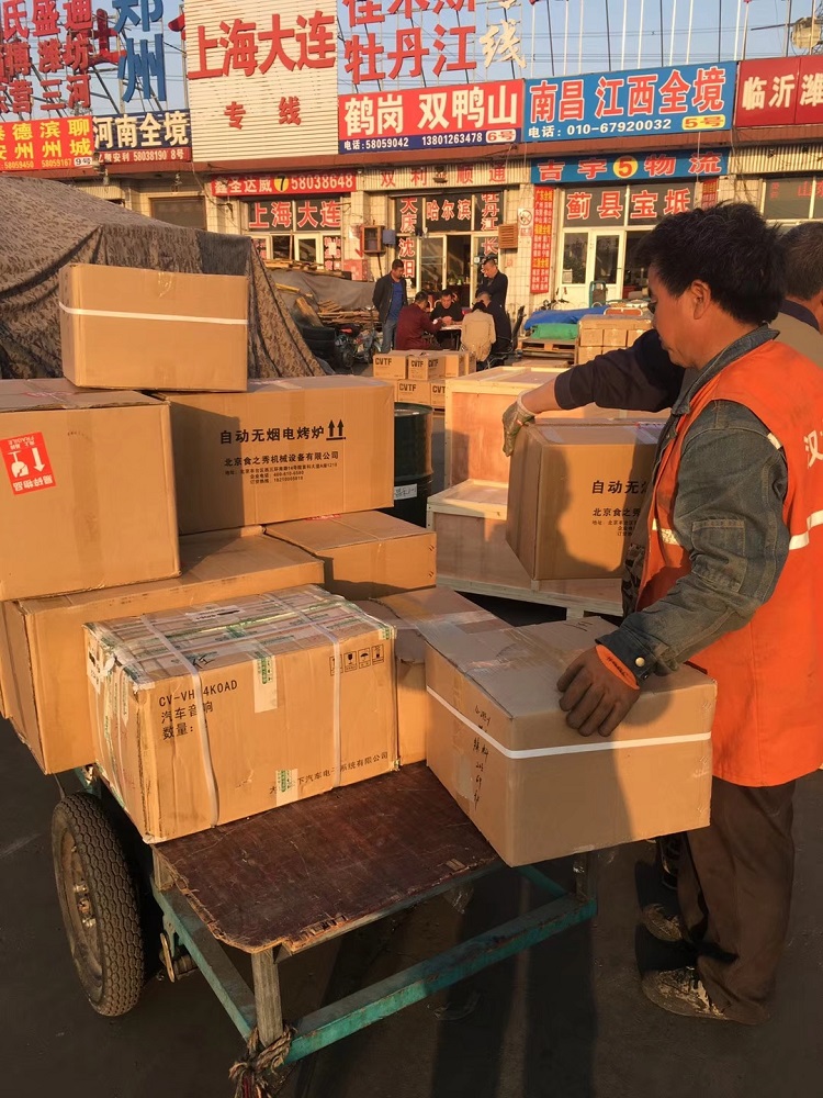 食之秀自动烧烤设备厂提供烧烤店用自动烧烤机、桌椅餐具等整店设备供应