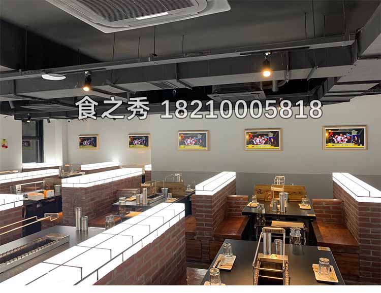 上海浦东新区三翻吾吃羊肉串,使用黑金烤漆烧烤桌配食之秀2020最新款木炭自动烧烤炉