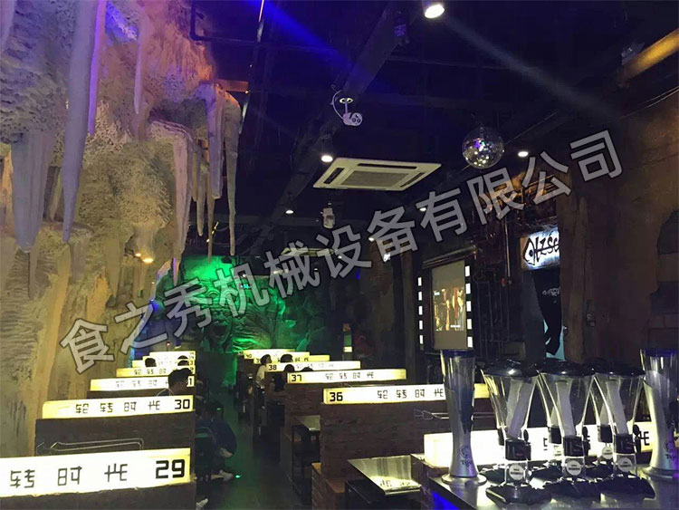 食之秀自动烧烤设备厂提供烧烤店用自动烧烤机、桌椅餐具等整店设备供应 很久以前烧烤店