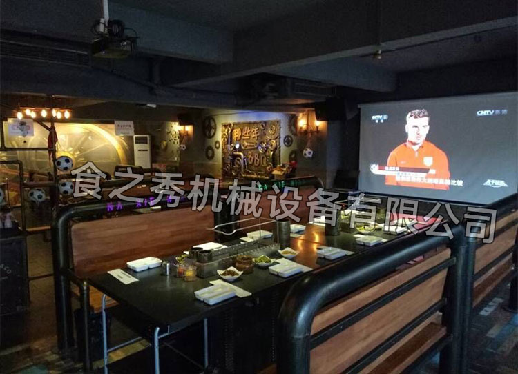 食之秀自动烧烤设备厂提供烧烤店用自动烧烤机、桌椅餐具等整店设备供应