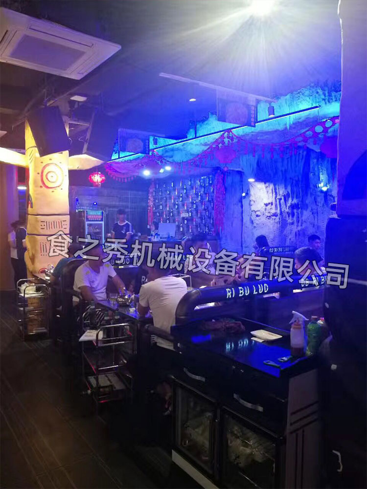 食之秀自动烧烤设备厂提供烧烤店用自动烧烤机、桌椅餐具等整店设备供应