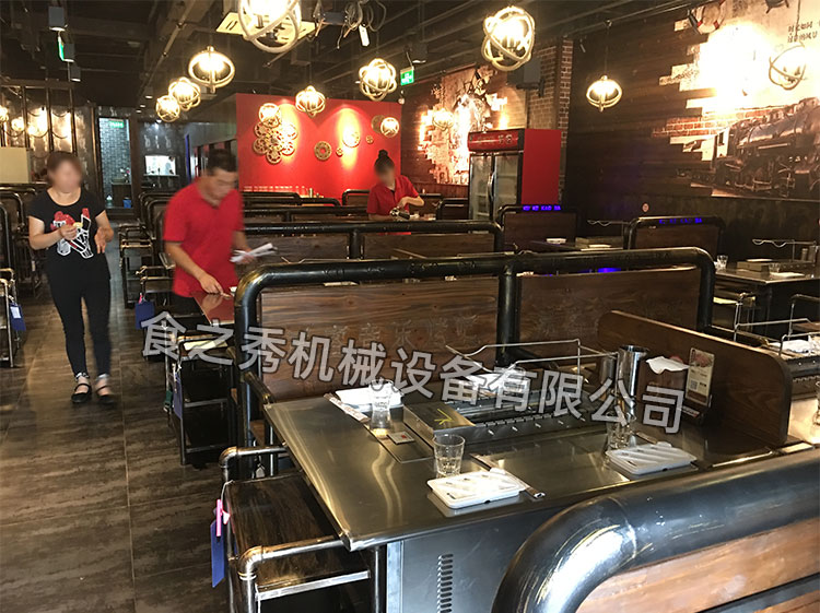 食之秀自动烧烤设备厂提供烧烤店用自动烧烤机、桌椅餐具等整店设备供应