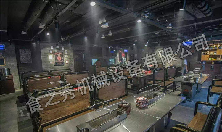 食之秀自动烧烤设备厂提供烧烤店用自动烧烤机、桌椅餐具等整店设备供应