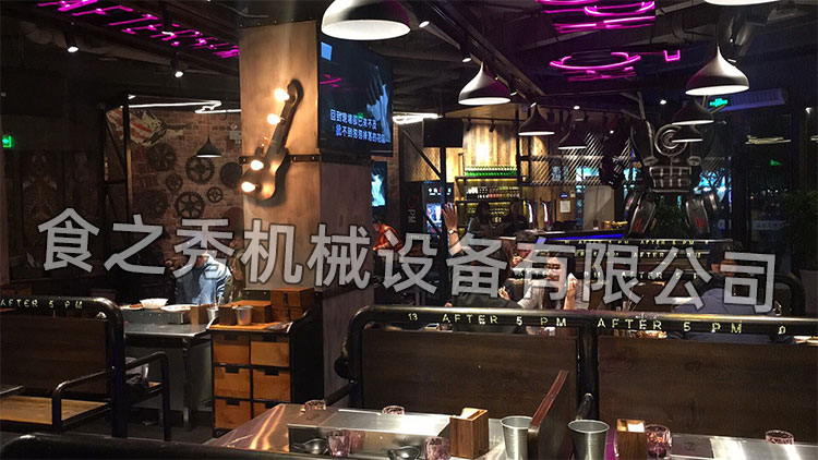 食之秀自动烧烤设备厂提供烧烤店用自动烧烤机、桌椅餐具等整店设备供应