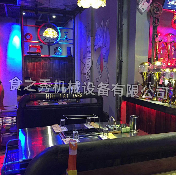 食之秀自动烧烤设备厂提供烧烤店用自动烧烤机、桌椅餐具等整店设备供应