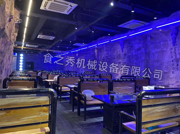 食之秀自动烧烤设备厂提供烧烤店用自动烧烤机、桌椅餐具等整店设备供应