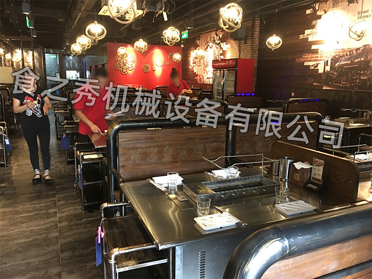 食之秀自动烧烤设备厂提供烧烤店用自动烧烤机、桌椅餐具等整店设备供应